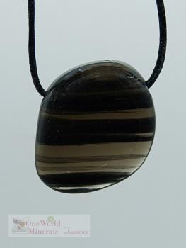 Lamellenobsidian, gebohrt